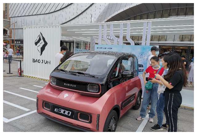 新宝骏又出了新车,有自动泊车+续航305km,用户:体验完就想订车