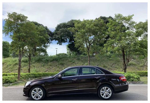 奔驰e350老款图片,2020款奔驰e350l图片 12款奔驰e350售价11万,轿车正面视觉动感,富有时尚气息