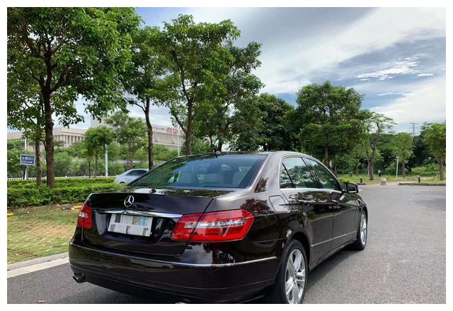 奔驰e350老款图片,2020款奔驰e350l图片 12款奔驰e350售价11万,轿车正面视觉动感,富有时尚气息