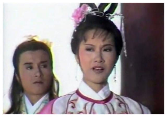 1985年,阮佩珍在拍完《八仙过海》不久就离开了亚视,1987年与自己在