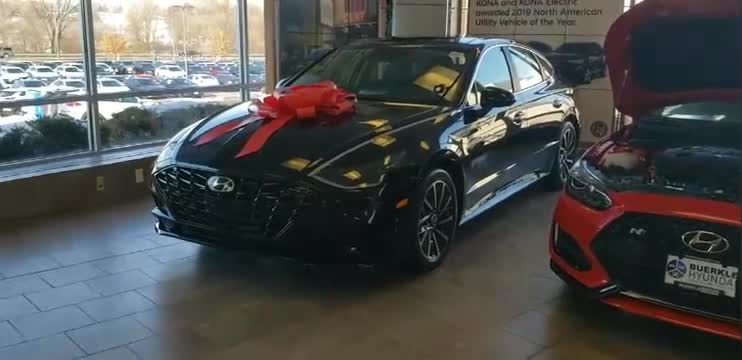 新车到店！实拍2020款现代索纳塔，这颜值和内饰，简直不要太心动