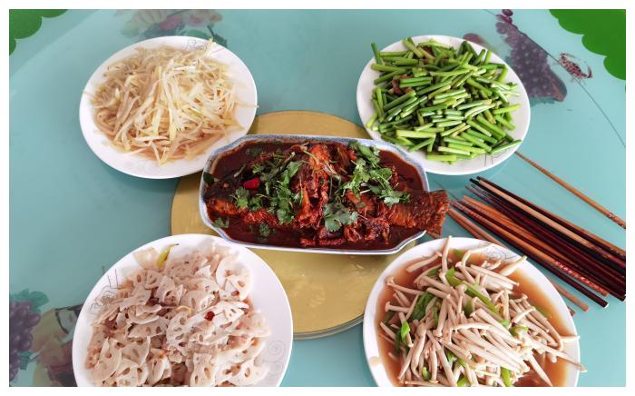 晒山东丈母娘招待女婿的饭菜,在朋友圈沸腾,网友:还招女婿吗?休闲区蓝鸢梦想 - Www.slyday.coM 晒山东丈母娘招待女婿的饭菜,在朋友圈沸腾,网友:还招女婿吗?休闲区蓝鸢梦想 - Www.slyday.coM