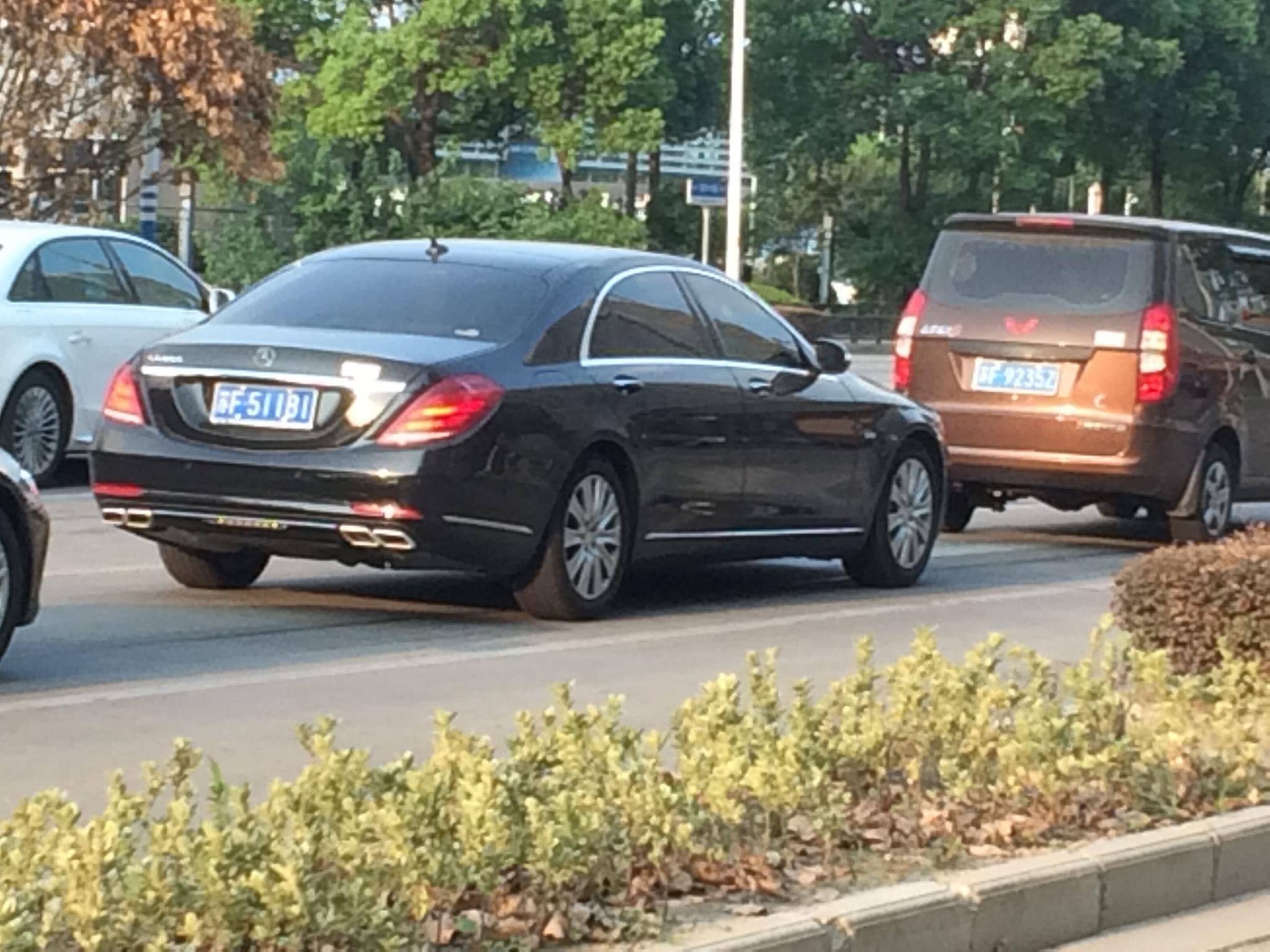 南通文峰路实拍奔驰S600L，气场不输宾利和劳斯莱斯！