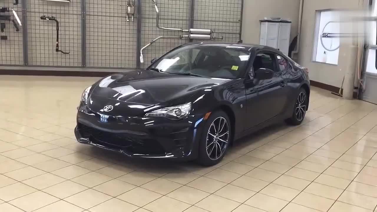 有乐趣有颜值的平民小跑车，2017款丰田86外观内饰实拍展示