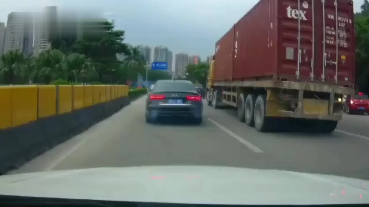 实拍大家来瞅瞅这奥迪烧机油有点严重了吧