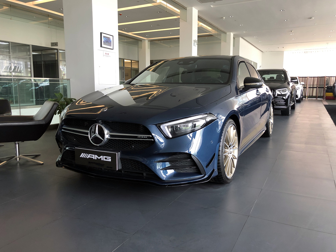 最新款奔驰 A35L AMG 先行版 水洗蓝灰内