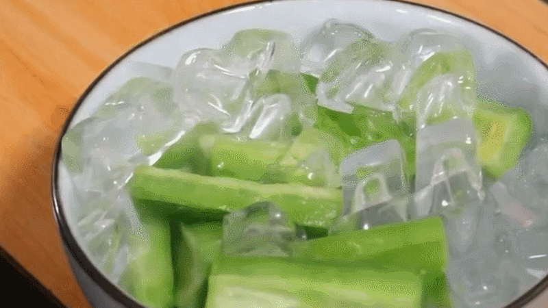 苦瓜要想去除苦味,2招就够了,清热下火,孩子也愿意吃