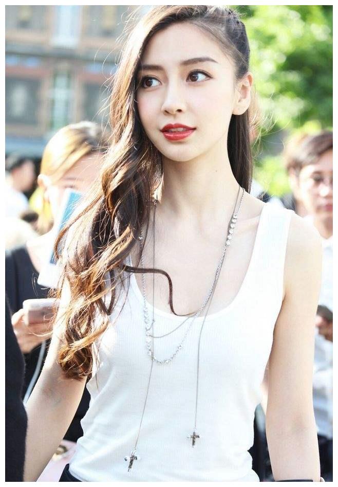 angelababy双马尾,angelababy双麻花辫 绿洲晒自拍,梳双马尾,娇俏可爱,angelababy像不像十八