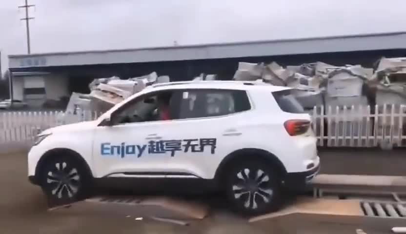 同级别最高底盘离地间隙，通过性