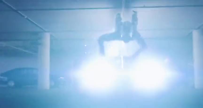 奥迪RS7就是猛，在大厦中展现出真正实力，奥迪这波广告没毛病！