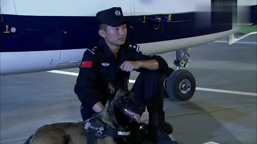 特警力量:吴迪伤心,竟然只能跟猎奇聊天,而左燕突然接