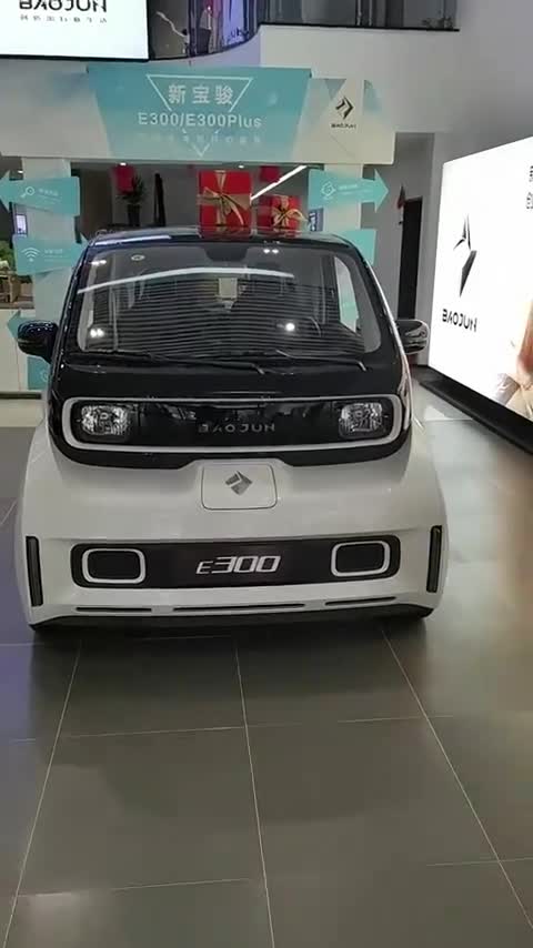 新宝骏E300实拍，这可爱的造型有没有吸引到你？
