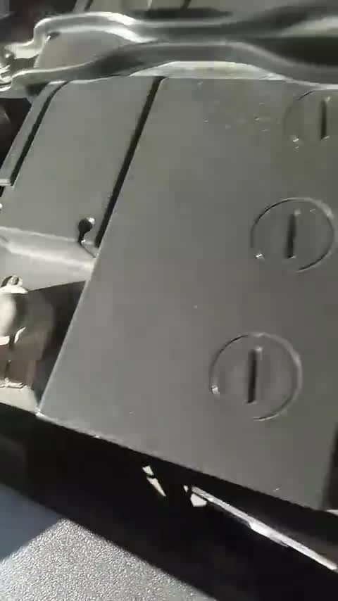 过年回家要记得给爱车检查电瓶