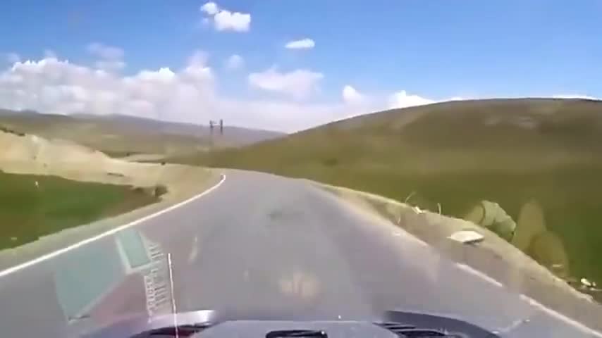 行车记录仪实拍：敢在青藏线跑这么快，奥迪你的减震还好吧？