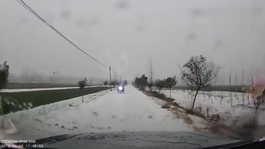 行车记录仪实拍：大妈，摆明了你是想撞我呀！