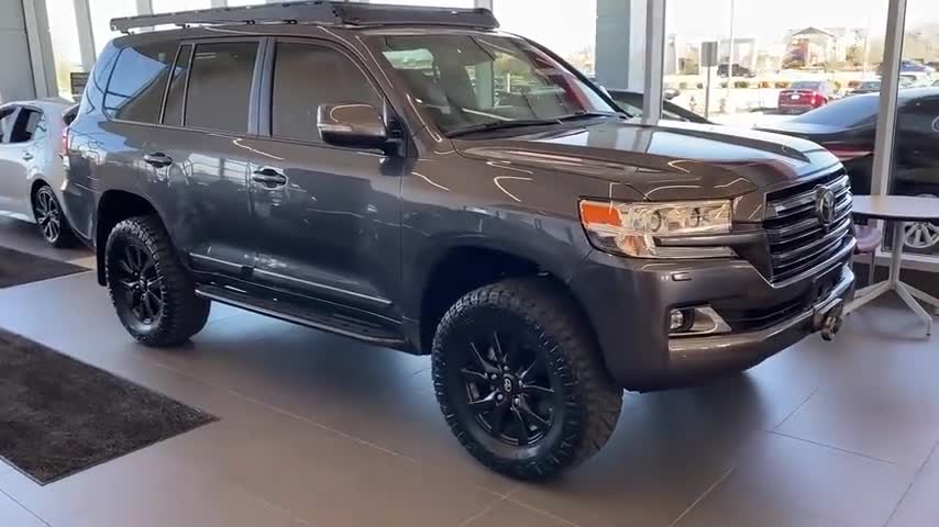 2020款丰田兰德酷路泽高清实拍