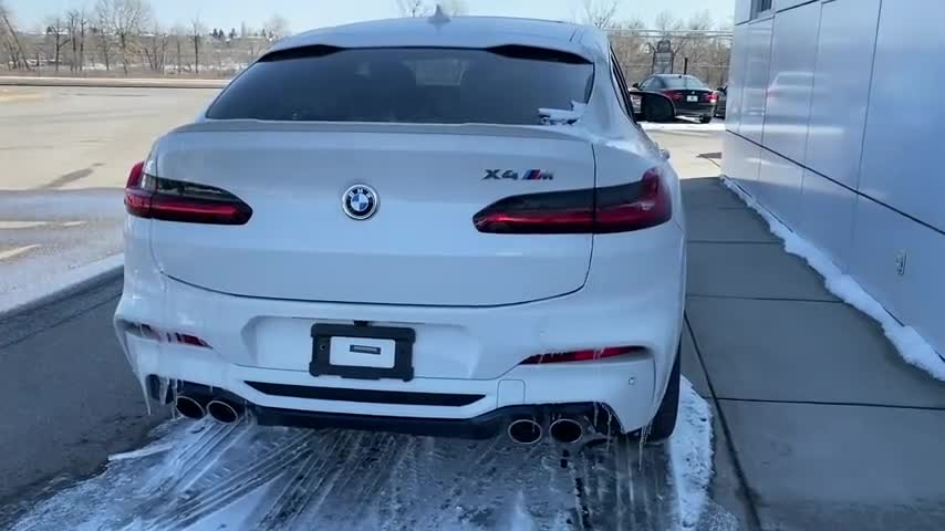 新车展示，实拍2020款宝马X4M版，这颜值简直太帅了！