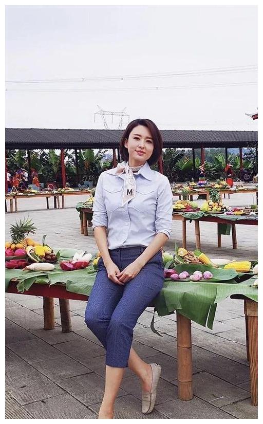 41岁央视美女主持人张蕾唯美写真 犹如人间仙子 气质真好