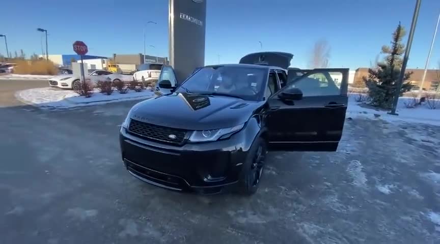 2020款路虎揽胜极光到店实拍，围车转一圈看到内饰，我立刻心动了