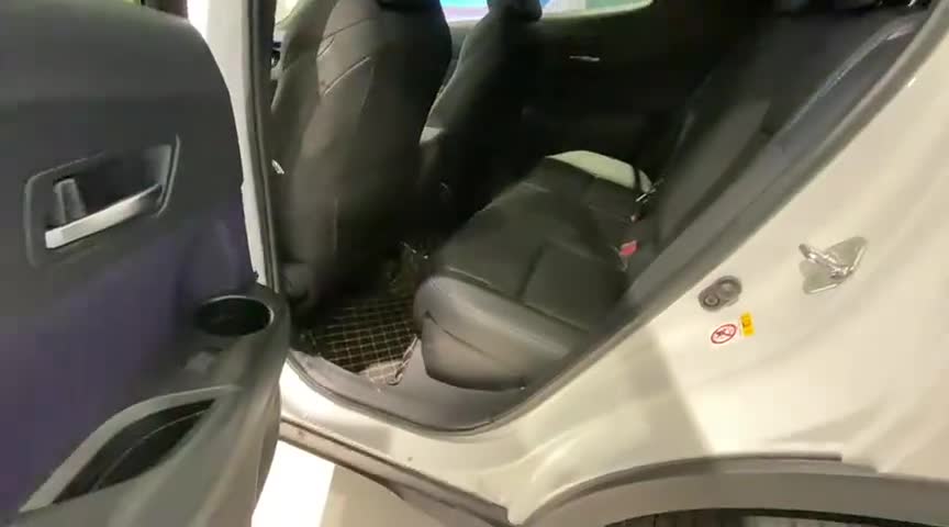 车窗面积太小是槽点！C-HR探店实拍空间篇