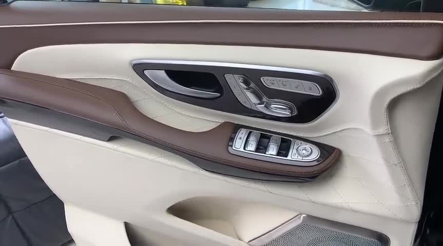 到店实拍迈巴赫房车驾驶位充满各种豪华配置