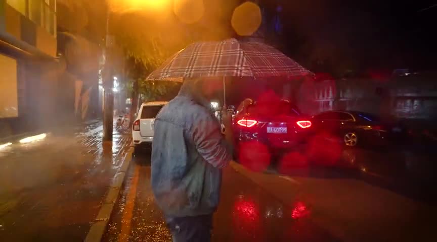 这车3.0T、500牛·米，还跟法拉利在一起保养？