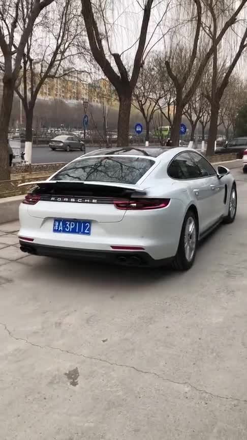 保时捷全新帕拉梅拉，尾翼升起来那一刻奔驰宝马彻底输了！