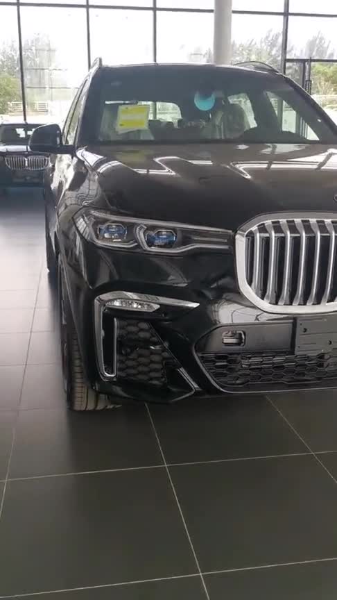 宝马最大的SUV，看到这个激光大灯后，就知道全新X7多霸气！