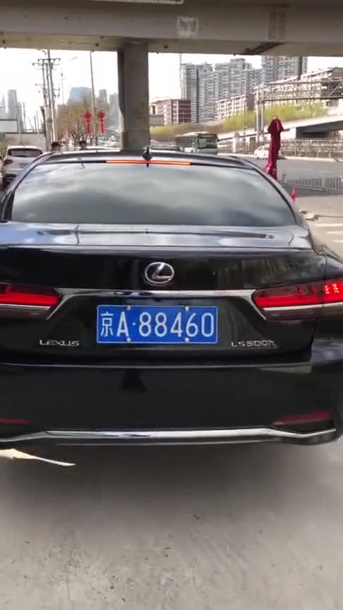 日系顶端豪车雷克萨斯LS500h，豪华感超越奔驰S级！