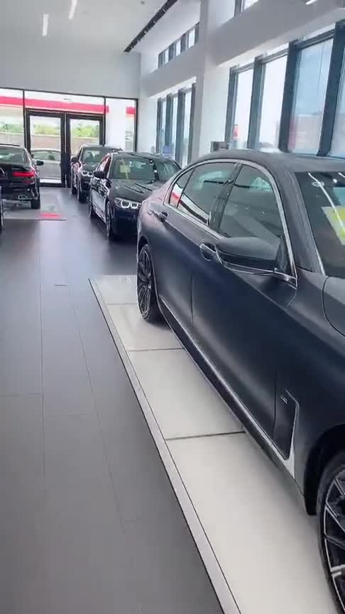 宝马最高级的轿车，全新一代7系，看到尾灯就知道有多霸气！