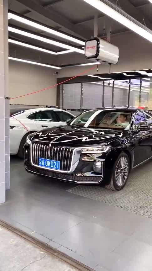 被称为国产版劳斯莱斯，全新红旗H9，外观确实霸气！