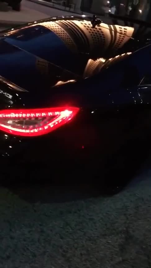 奔驰CLSAMG轿跑性能车，看到它的尾灯，奥迪都认输了！