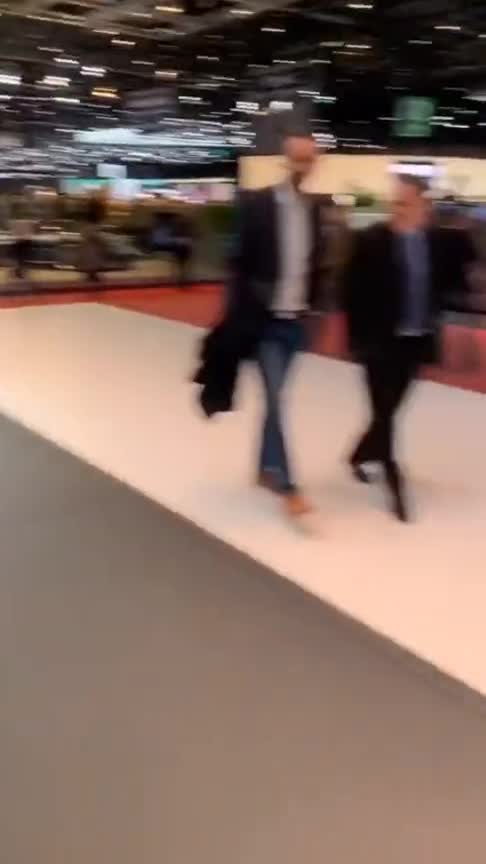 布加迪全新车型，看到它的尾灯设计，奥迪都哑口无言！