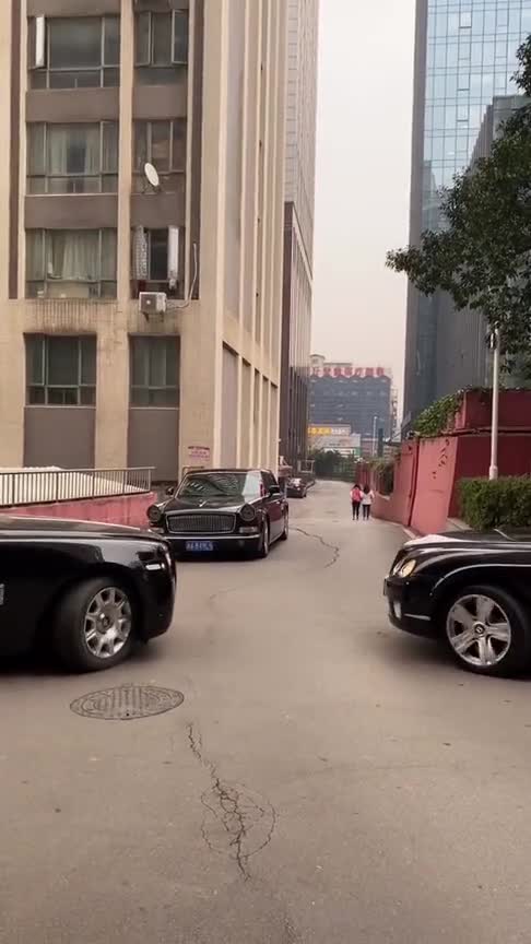 最牛的国产车，连劳斯莱斯都得给它让路，开这车出去太有面子了！