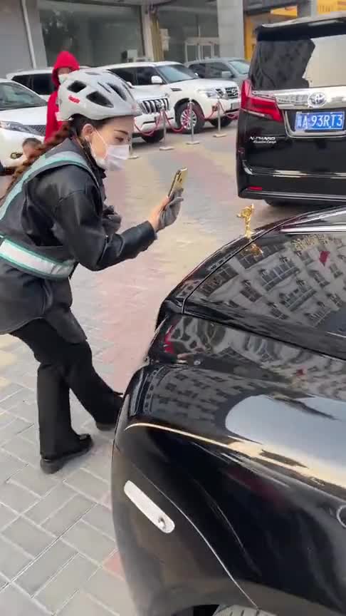 代驾不容易，仔细检查一下，录像是为了交车安全！