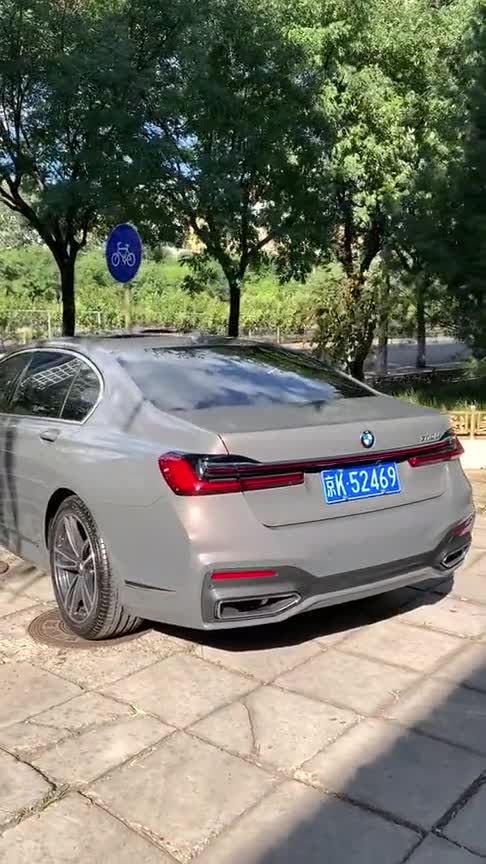 宝马740全新7系，看到它的尾灯设计，奥迪设计师直接蒙圈！