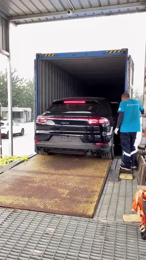 保时捷全新卡宴，这台跑车版SUV，果然名不虚传！