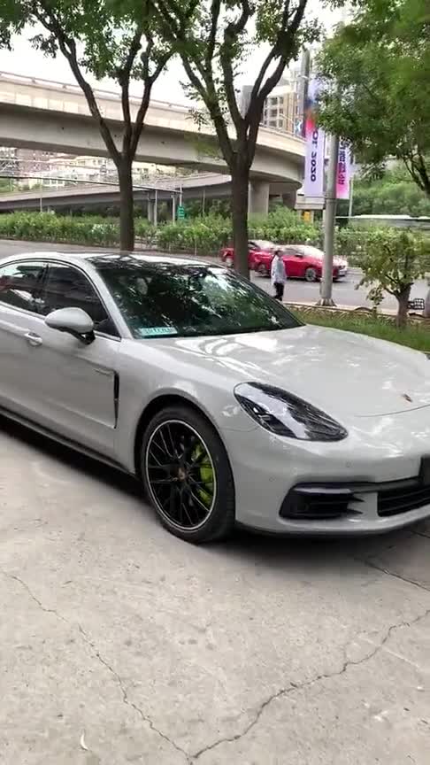 保时捷帕拉梅拉，看到它的尾灯，奥迪设计师甘拜下风！