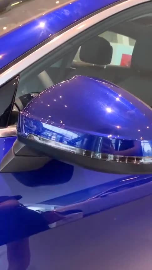 奥迪全新A4L，看到它的车灯设计，奔驰宝马都感叹了！