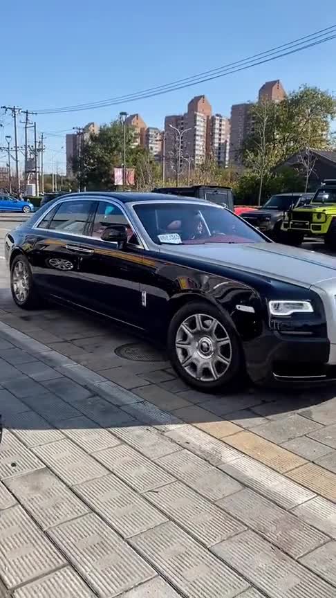 劳斯莱斯全新幻影，奔驰宝马在它面前，都不称自己是豪车！