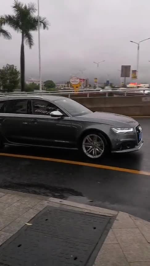 超高爆发力能和跑车对抗的Rs6，旅行车奥迪为科技感外观