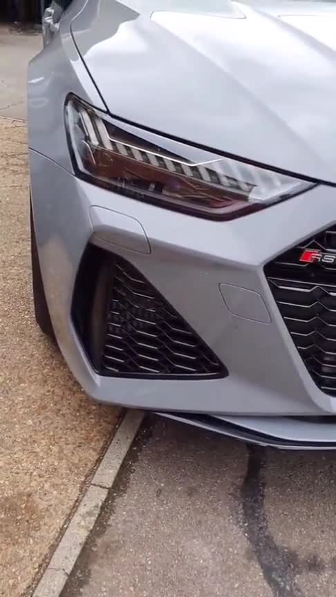 奥迪为啥被称为买灯送车，看到新款rs7的车灯，才知道有多霸气！