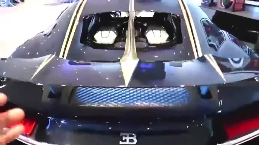 订购的新款布加迪跑车到货