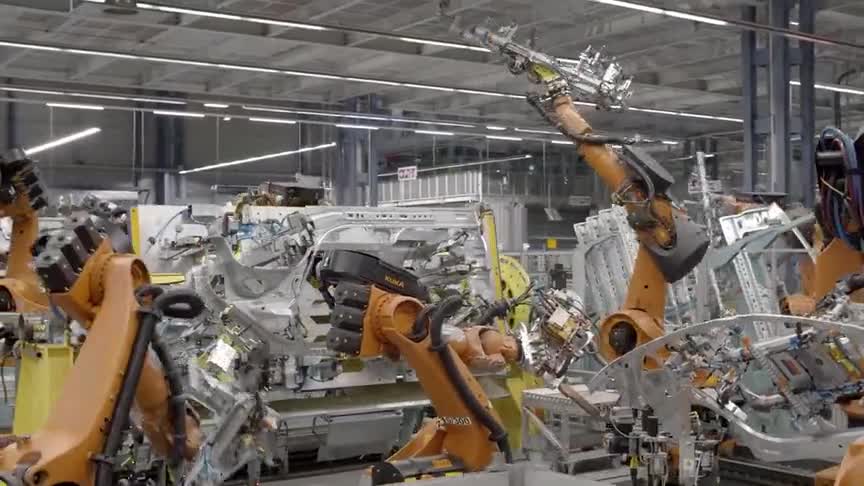 高清实拍奔驰EQA纯电SUV制造过程，这场面可不多见，太先进了