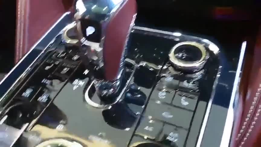 2020款宾利飞驰店内细节实拍