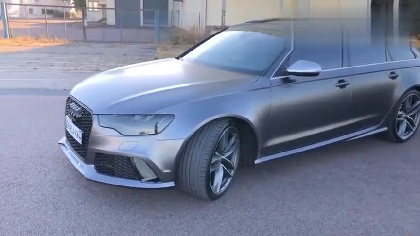 奥迪RS6哑光水泥灰实拍展示