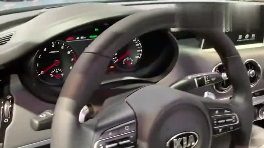 起亚毒刺实车展示,看了外观内饰