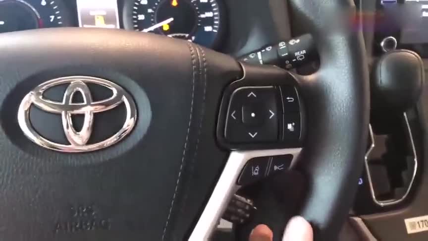 2020款丰田塞纳到店实拍