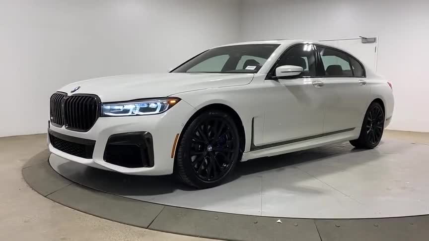 2021款宝马7系全方位实拍，外观真不赖，坐进车内才知道有多帅气