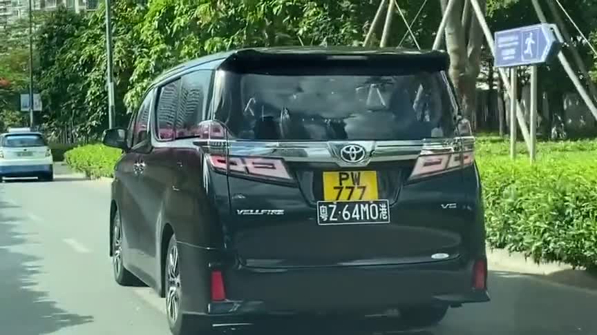 实拍：这车上港澳牌确实有感觉，威尔法比埃尔法更运动！